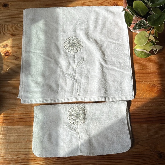 Vintage Floral Towel Set - Picture 2 of 11